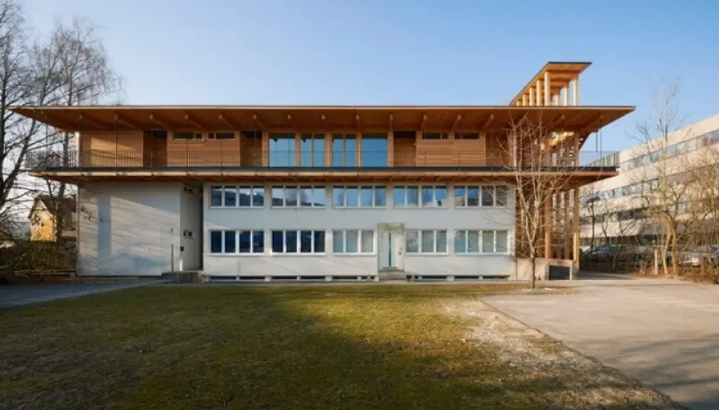 Das Traumbüro - komplette, oberste Etage, riesiger Balkon, tolle Architektur, Parkplätze