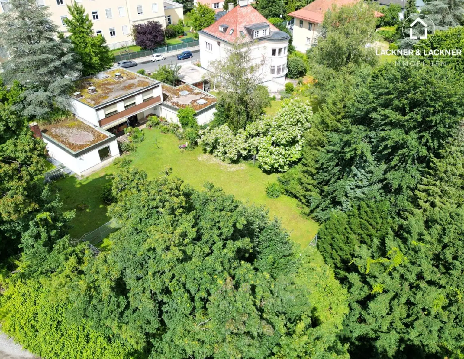TOP Villa mit großem Grund - LKH Villengegend und Nähe der Klagenfurter Innenstadt