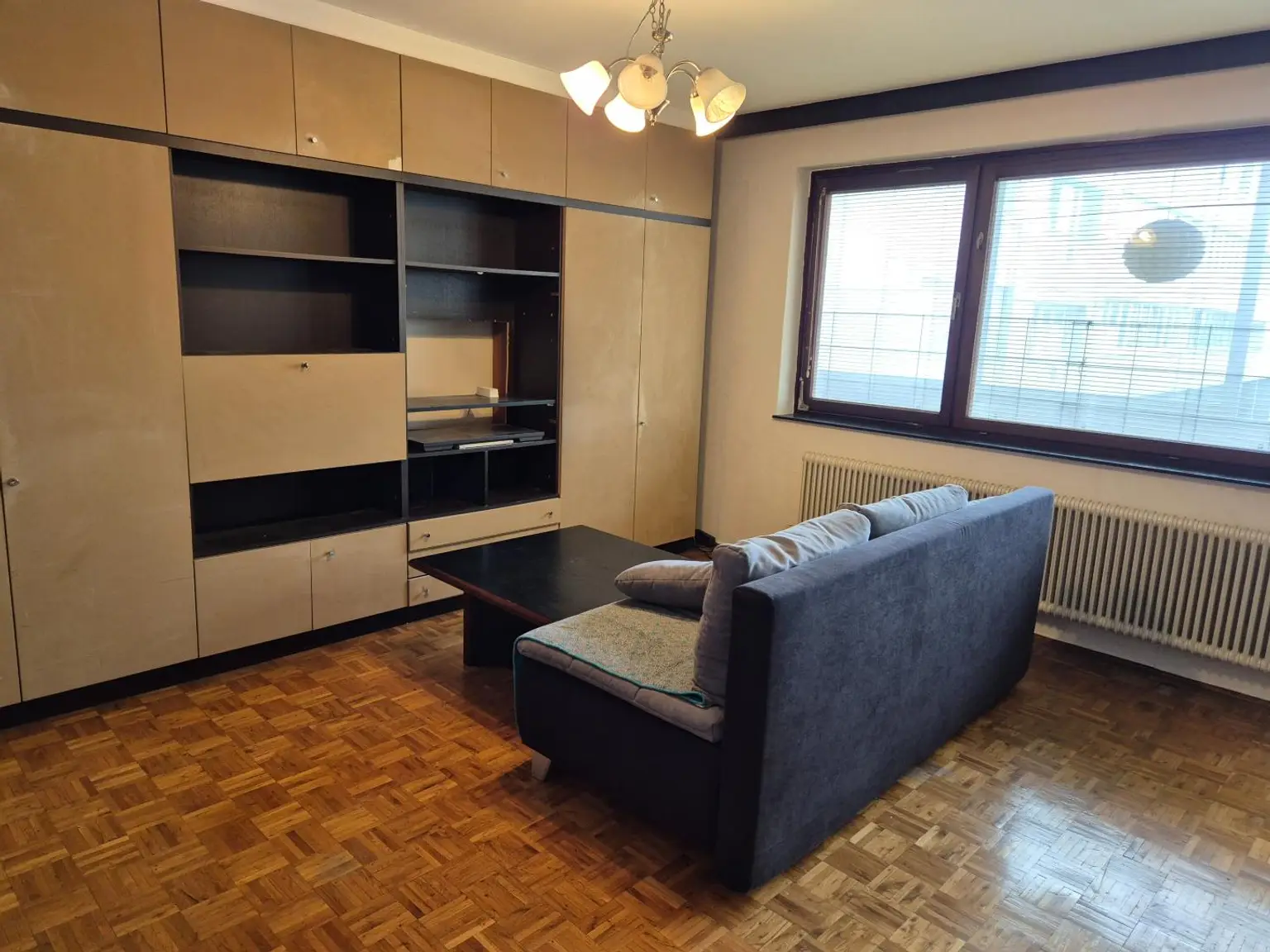 Renovierungsbedürftige 4 Zimmer Wohnung mit Loggia