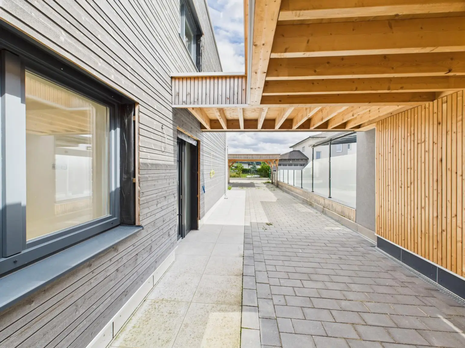 Modernes Wohnen auf höchstem Niveau: Erstbezug mit Smart Home, Salzwasserpool & 149 m² Wohnfläche in Wels-West