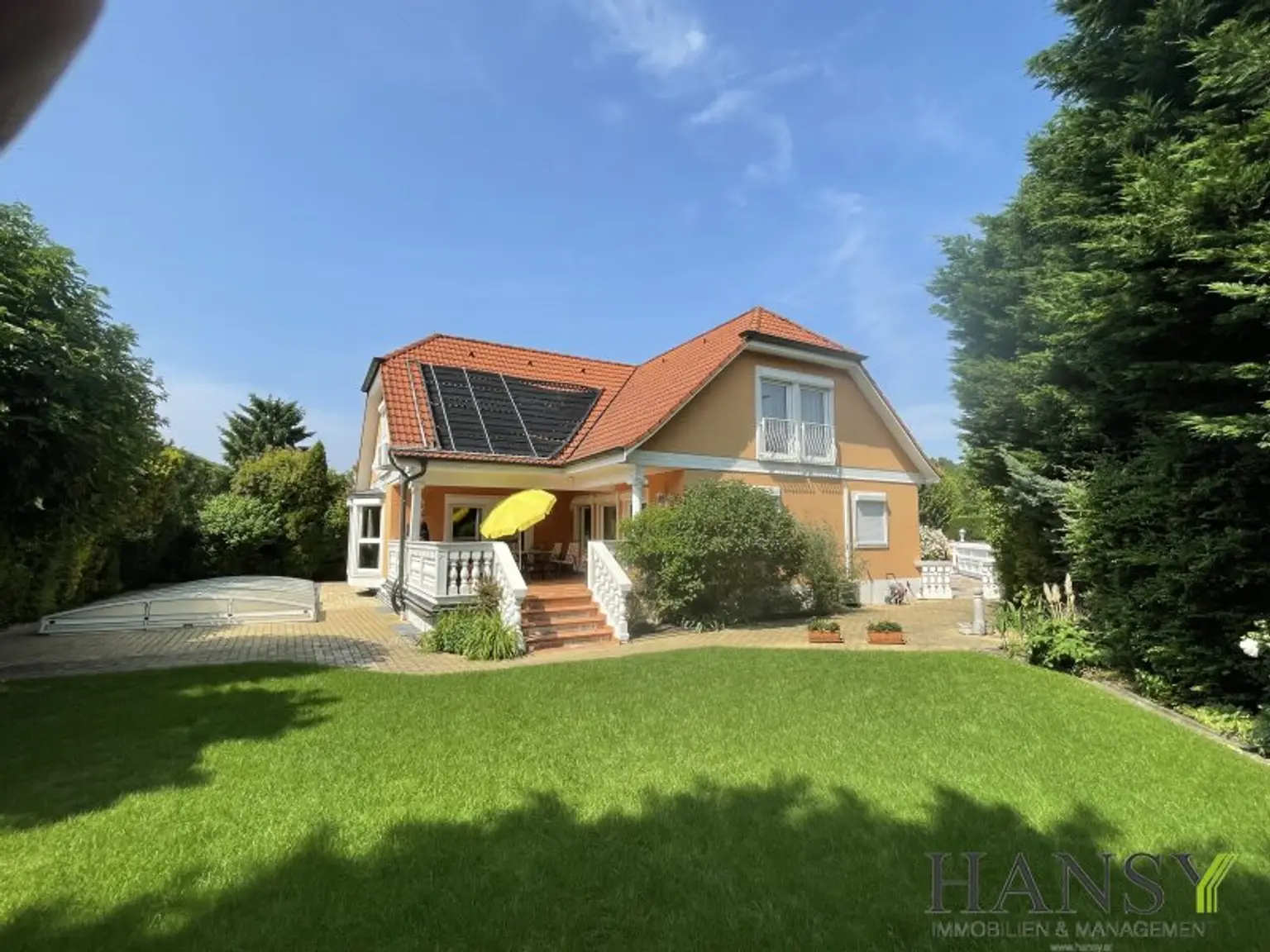 Neuwertiges Traum-Einfamilienhaus in Pfaffstätten: Stil, Pool und Gartenparadies!