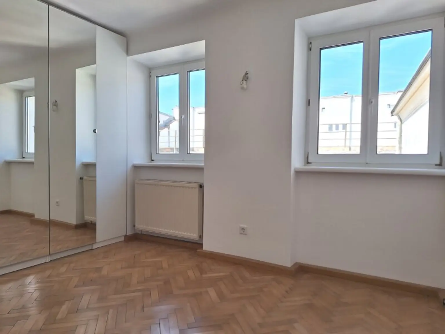 Helles, uneinsehbares Dachgeschoß-Loft in Innenhoflage