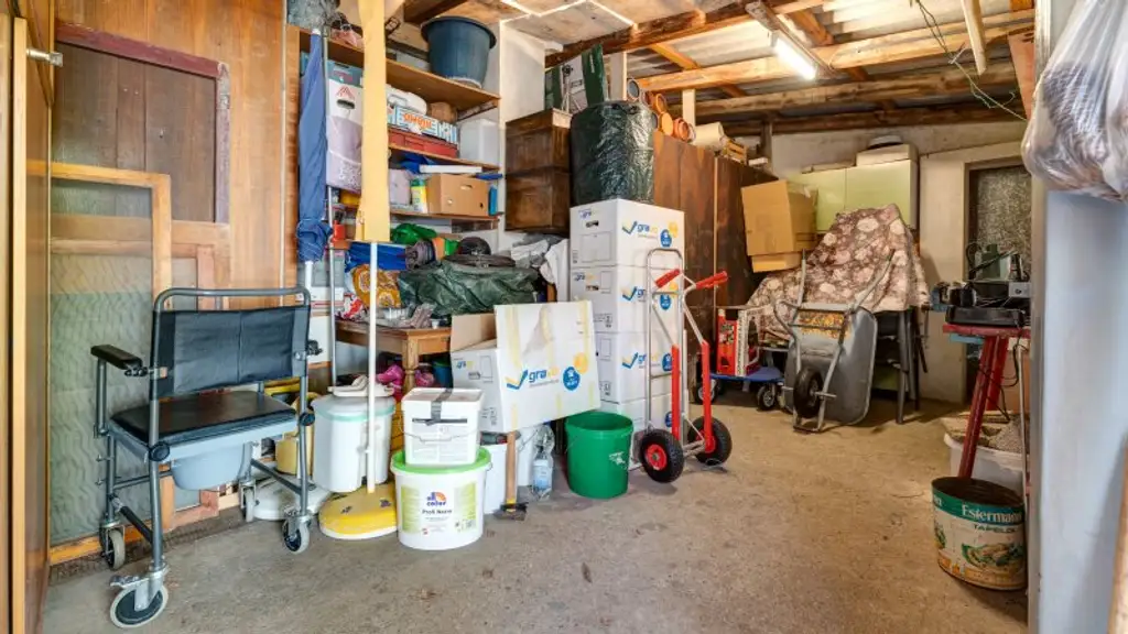 Sanierungsbedürftiges Haus in Untersiebenbrunn! Rohdachboden mit Ausbaupotential!