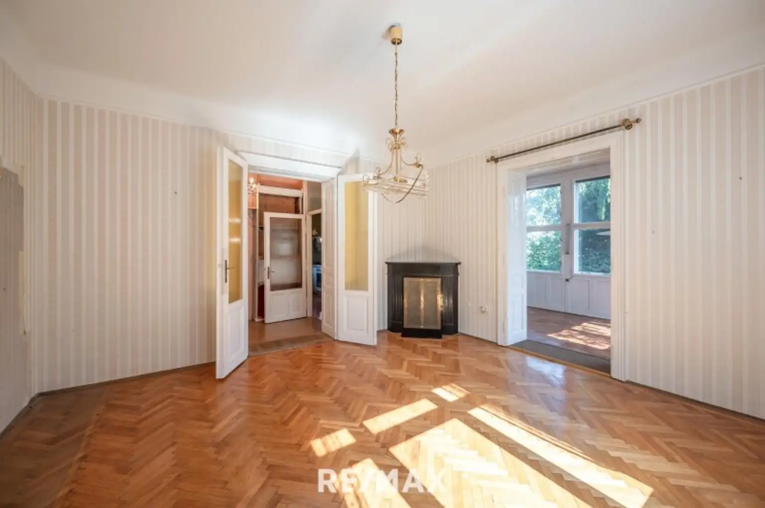 WOHNUNG IN ALTBAU-VILLA | EIGENGARTEN | SANIERUNGSBEDÜRFTIGES JUWEL