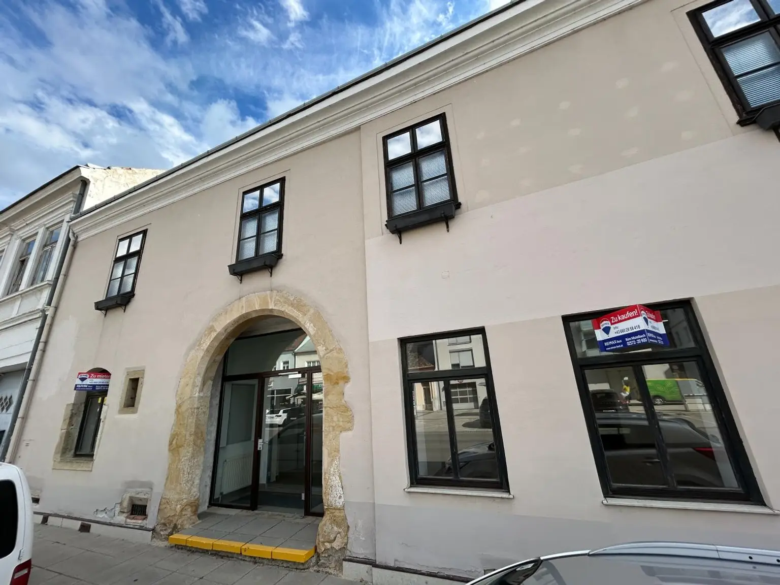Repräsentatives Geschäftslokal am Hauptplatz von Laa an der Thaya – hell, großzügig & vielseitig nutzbar