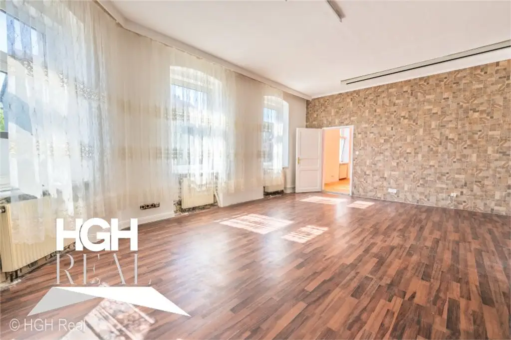 2325 Himberg Großes Grundstück mit heller beheizter HALLE, Außenfläche und bestandsfreiem Mehrparteienhaus mitten in Himberg