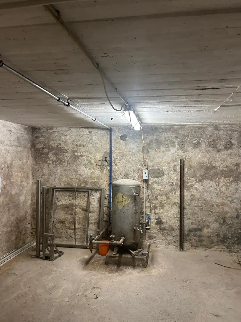 2 Familienhaus mit Pool und Outdoorküche/Poolhaus - Garage für 3 Autos -SOFORT VERFÜGBAR-DACHBODEN AUSBAUBAR