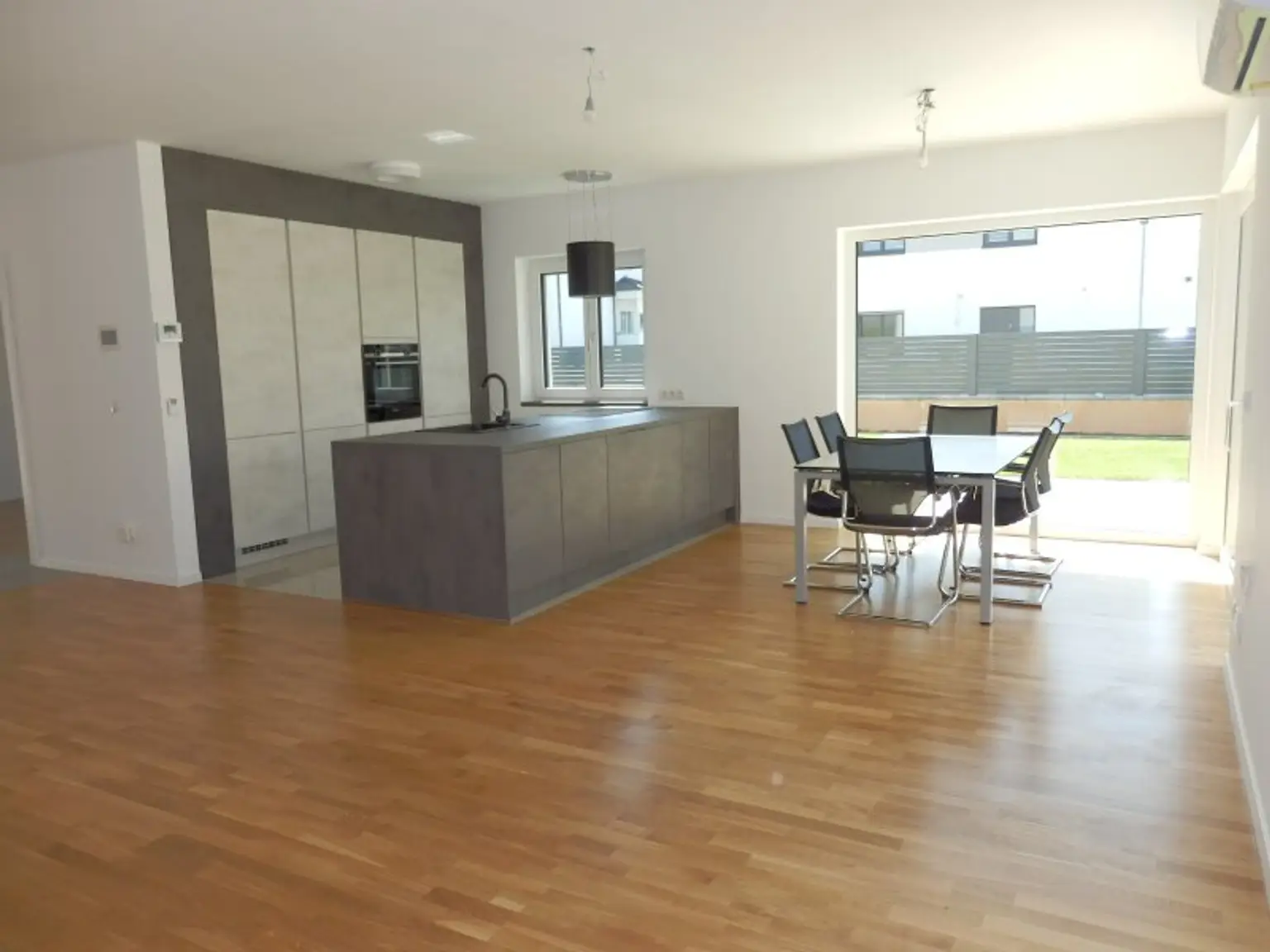 Topmodernes ZWEITBEZUGHAUS, 5 Zimmer, Garten, Stellplatz !!