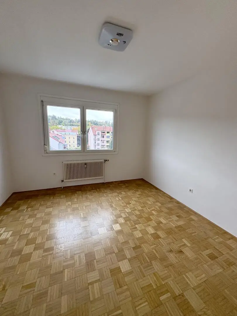 Geidorf: Großzügige 4 Zimmer-Mietwohnung, verglaste Loggia, WEG geeignet.
