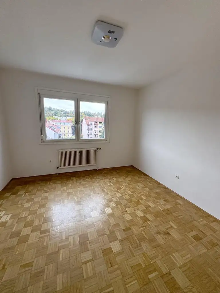 Geidorf: Großzügige 4 Zimmer-Mietwohnung, verglaste Loggia, WEG geeignet.