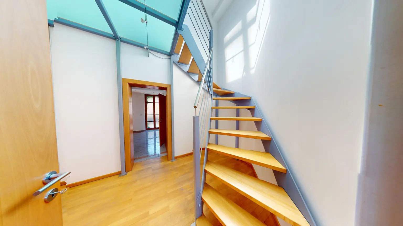 Schrankraum mit Aufgang zu Dachzimmer