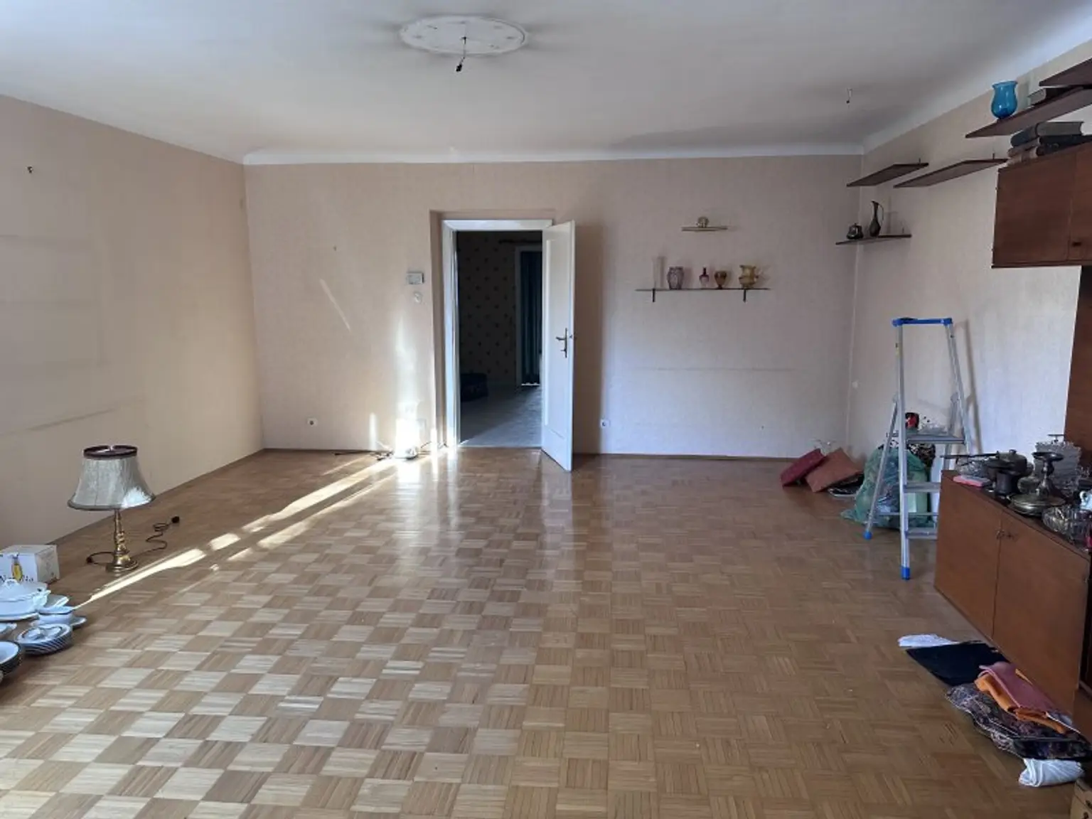 Traumhafte Familienwohnung mit Sanierungspotenzial in TOPLAGE
