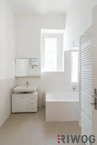 Klassische Stilaltbauwohnung mit Charme und Eleganz | Komplette Innenhoflage | 3. Etage | Nähe Donaukanal, Hundertwasserhaus, 1. Bezirk, Prater
