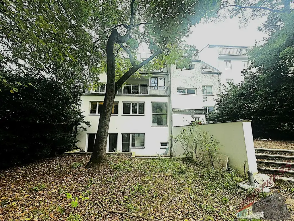 Wohnungs- Paket in Bestlage! 4 Wohnungen stilvoll renoviert inklusive Garten, Garage, Swimmingpool und Sauna!