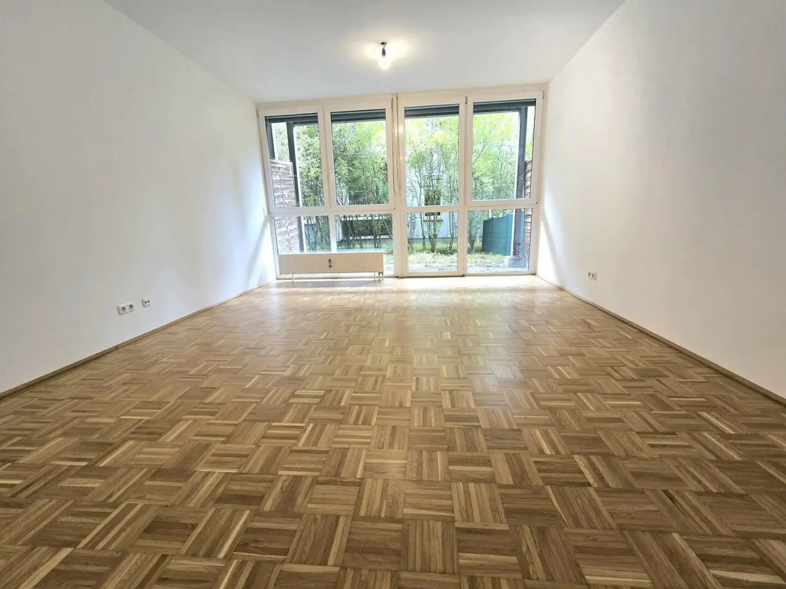 Entzückende Gartenwohnung mit Garagenplatz!