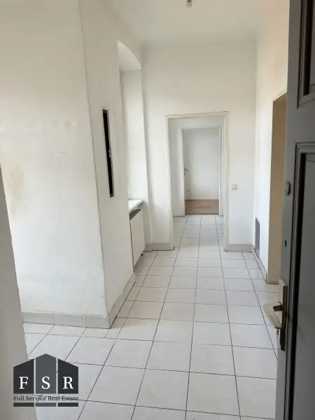 Lichtdurchflutete 4,5 Zimmer Wohnung - SANIERUNGSBEDÜRFTIG & BALKONANBAU möglich