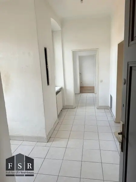 Lichtdurchflutete 4,5 Zimmer Wohnung - SANIERUNGSBEDÜRFTIG & BALKONANBAU möglich