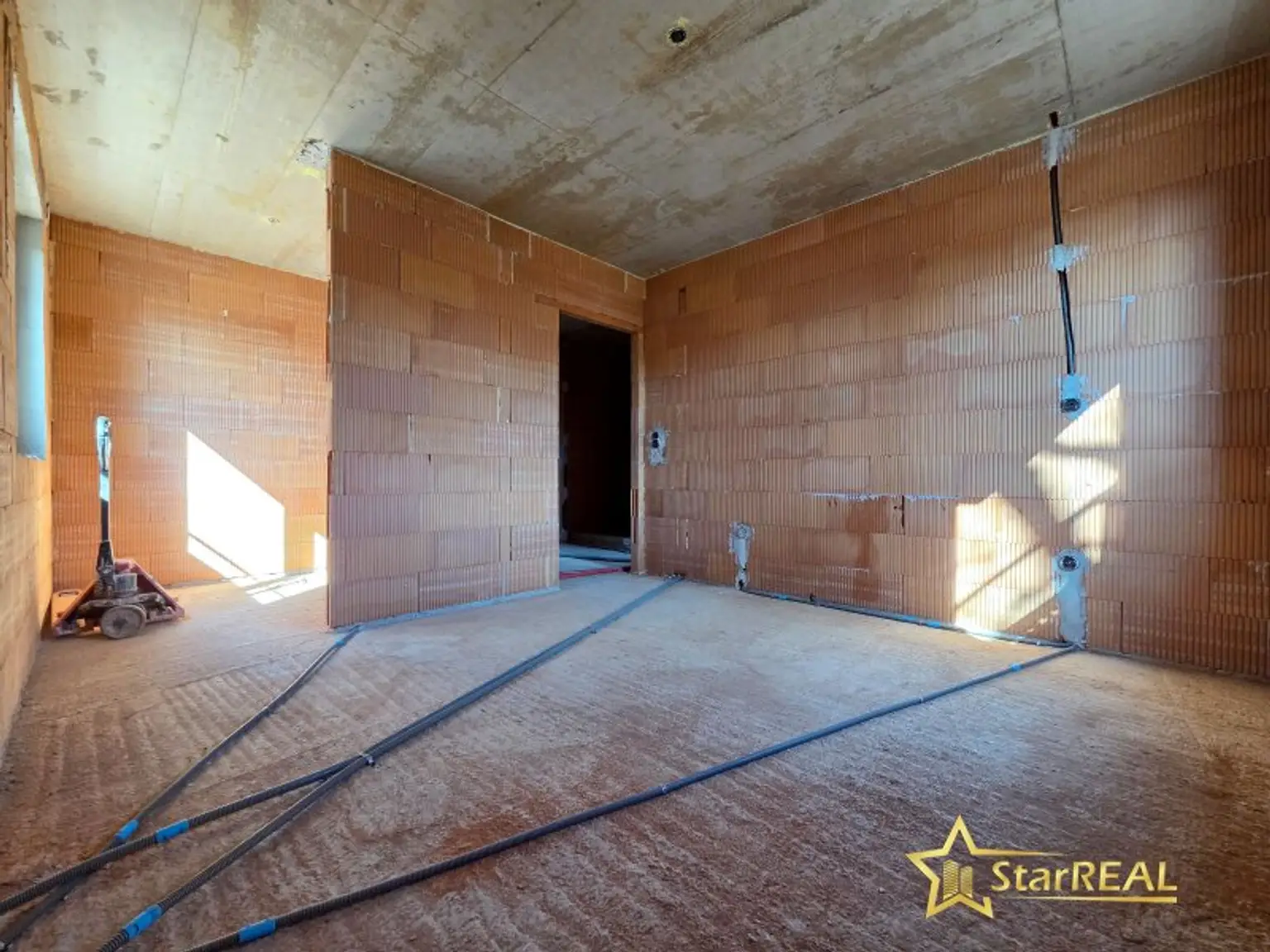 Zimmer mit Schrankraum