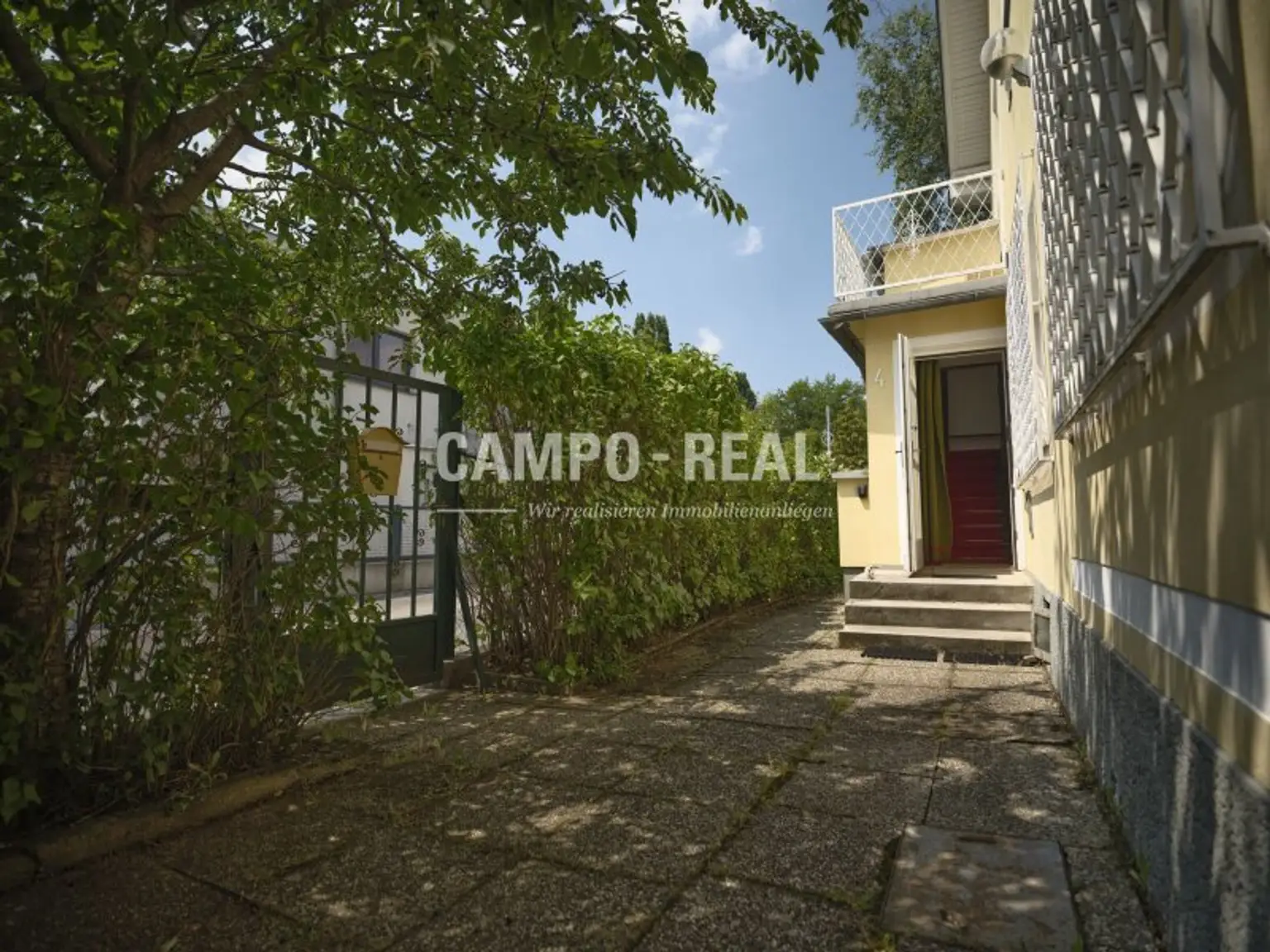 CAMPO REAL: Charmantes Stadthaus – Ihr Renovierungsprojekt mit Potential!