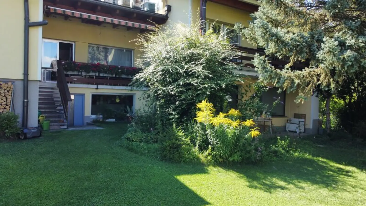 Hier kann die ganze Familie wohnen! Modernes Dreifamilienhaus in Toplage
