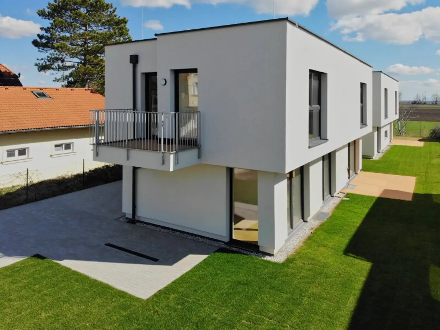 MODERNES EINFAMILIENHAUS | Ziegelmassivbauweise | viel Platz, lichtdurchflutet & optimale Raumaufteilung | inkl. Stellplatz