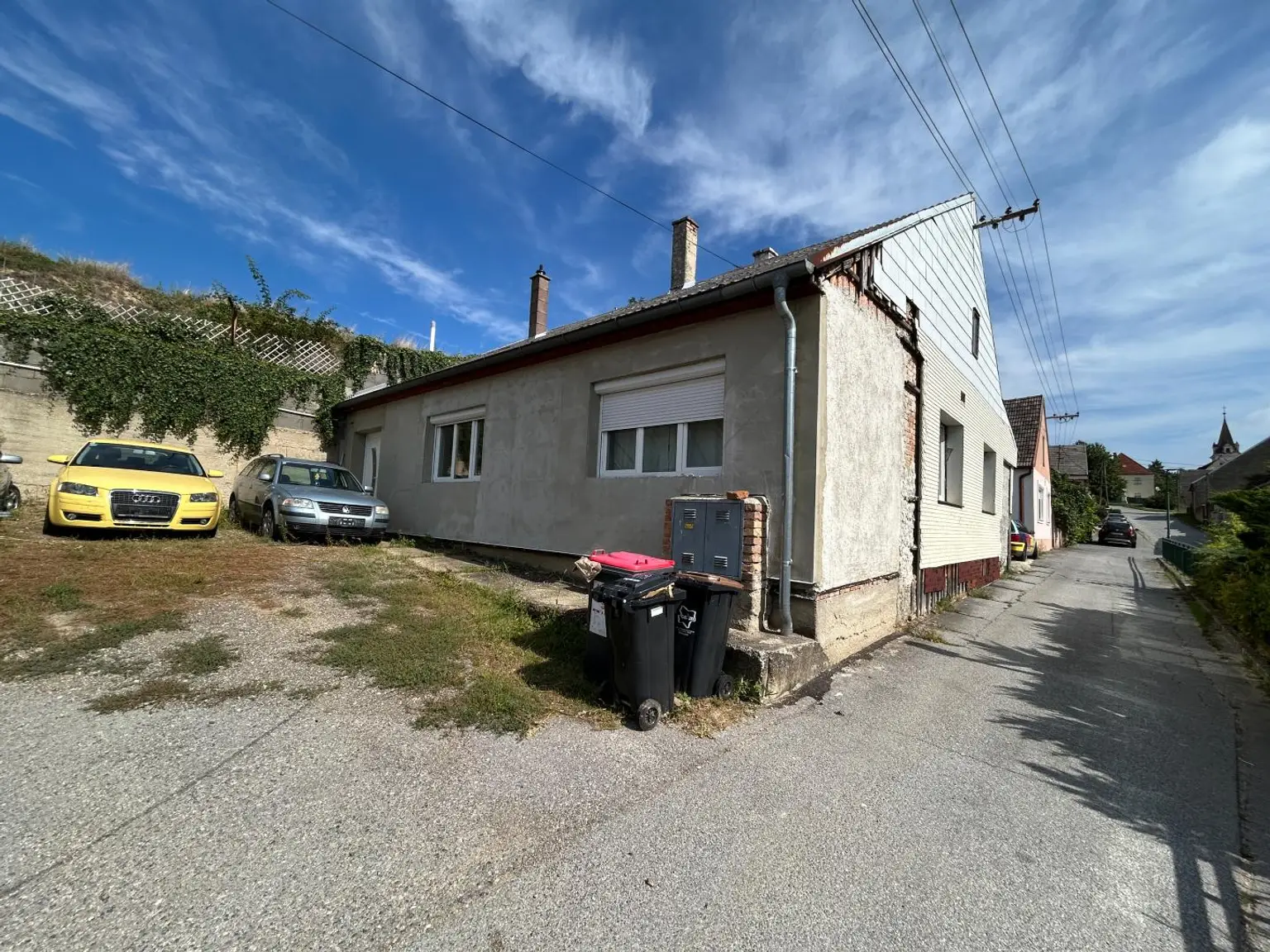 Einfamilienhaus mit großzügiger Halle und viel Potenzial in ruhiger Lage