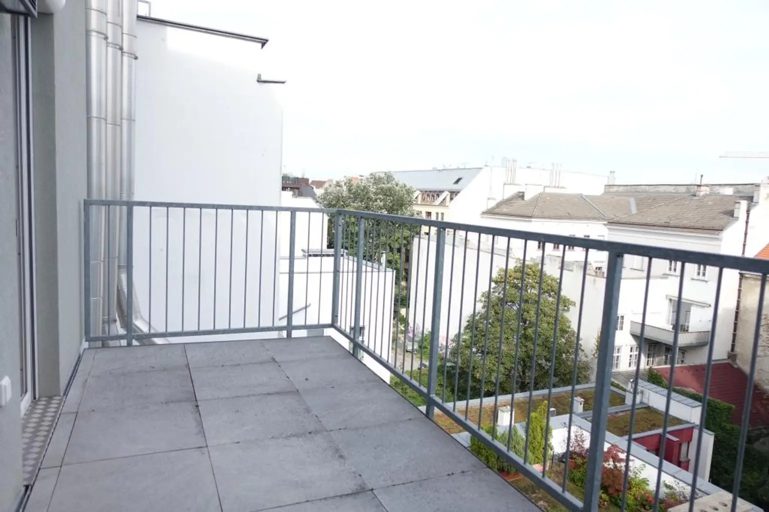 DG-Wohnung mit Traumaustattung 67m² Terrassenfläche - Grenze 1. Bezirk!!!