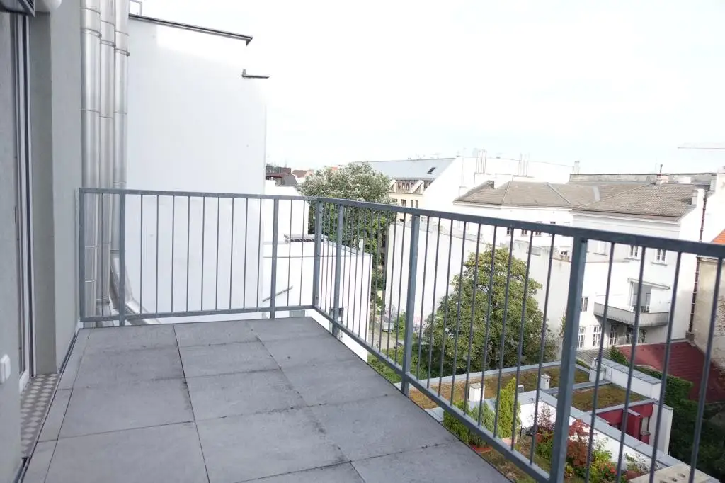 DG-Wohnung mit Traumaustattung 67m² Terrassenfläche - Grenze 1. Bezirk!!!