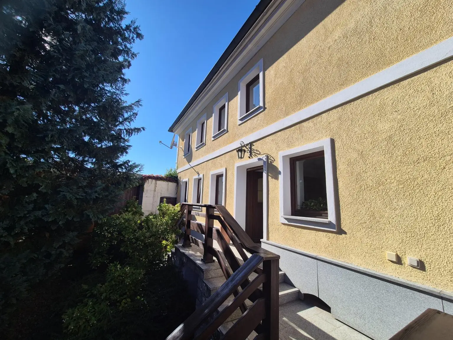 Wunderschöner Dreikanthof in Ruhelage mit Reithalle