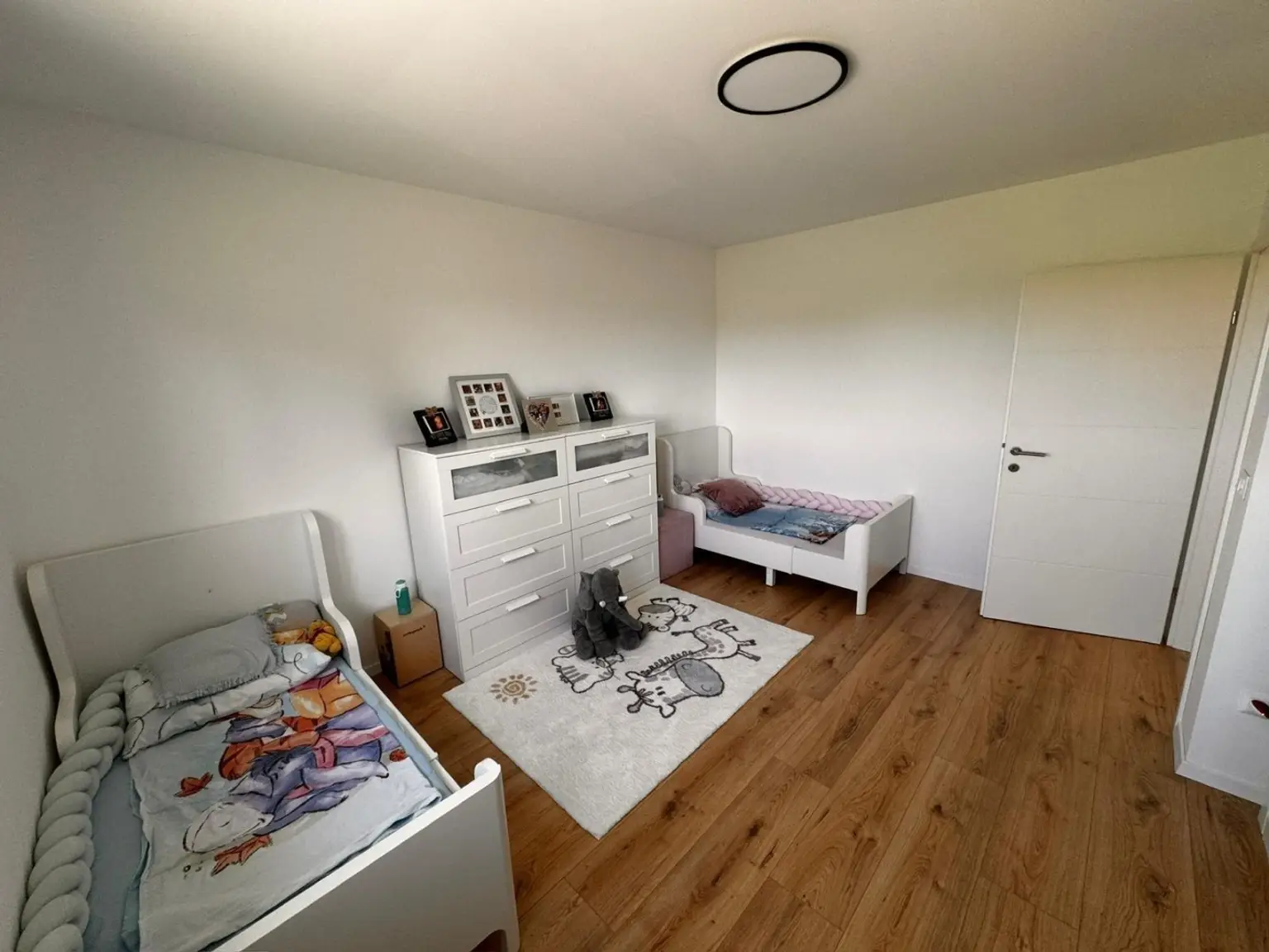 Neuwertiges Wohnhaus in ruhiger Lage