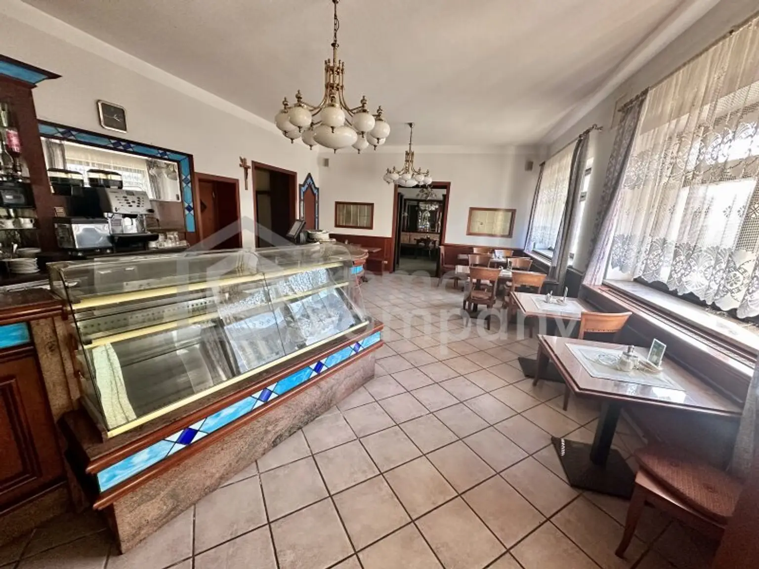 Gastronomiejuwel in Lassee: 480m², Bar, Restaurant & 2 Terrassen warten auf Sie!