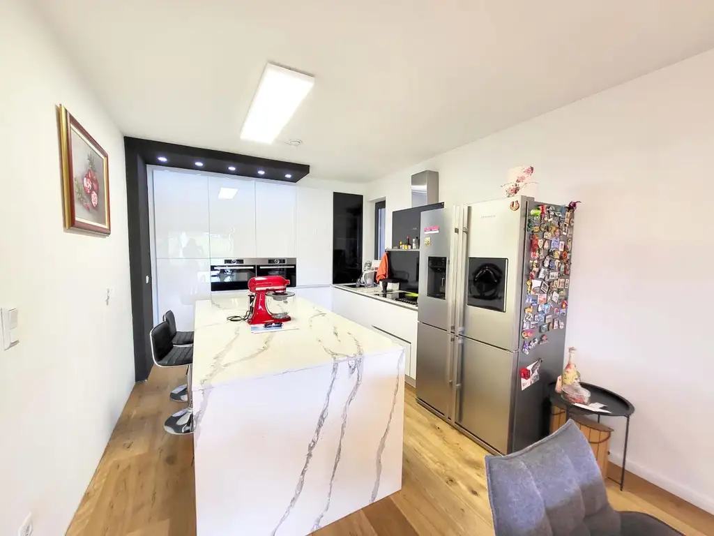 Ihr neues Zuhause: moderne Doppelhaushälfte auf großem Grundstück