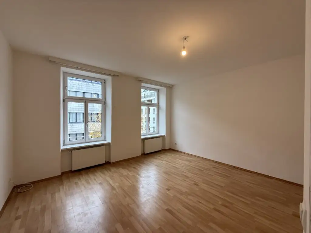 Großzügige 2-Zimmer Altbauwohnung nahe U1 Keplerplatz in ruhiger Lage zu vermieten!