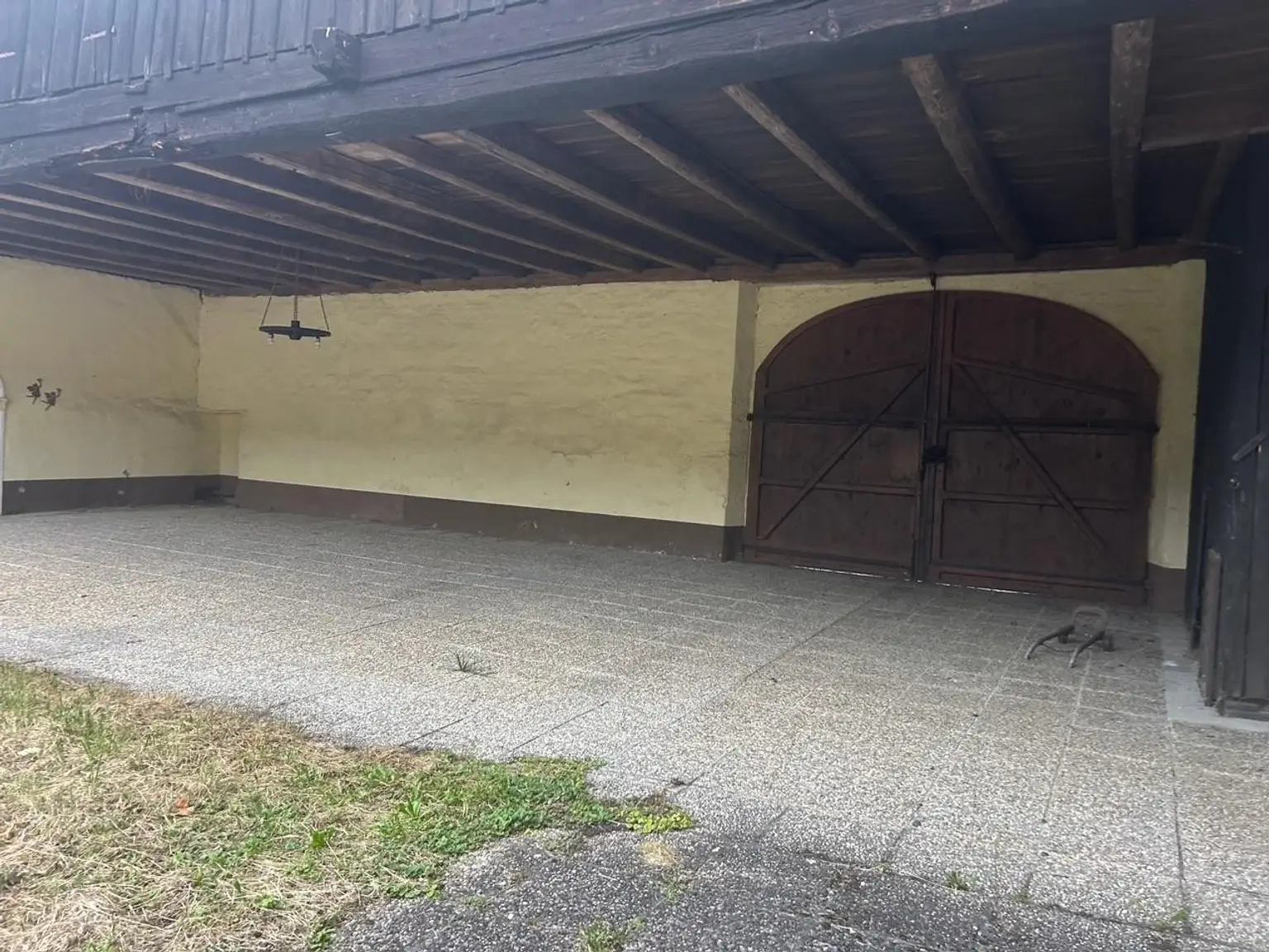 Alter Bauernhof  mit ca. 5000 m2 Dorfgebietswidmung  und   3000 m2 Grünland mit Fantasie