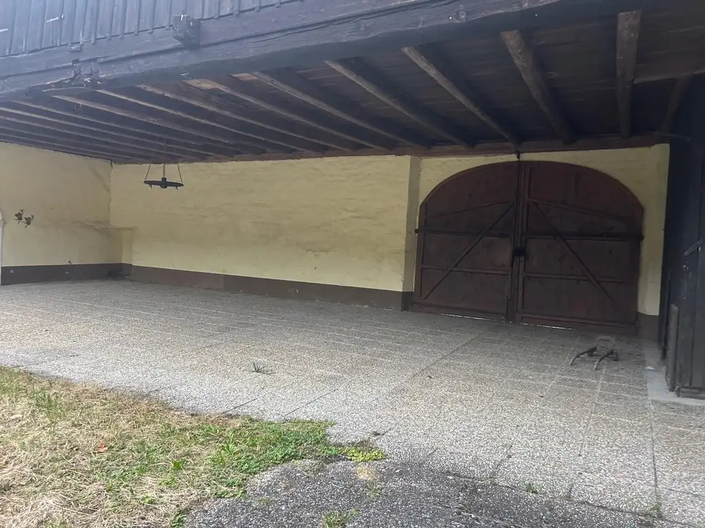 Alter Bauernhof  mit ca. 5000 m2 Dorfgebietswidmung  und   3000 m2 Grünland mit Fantasie