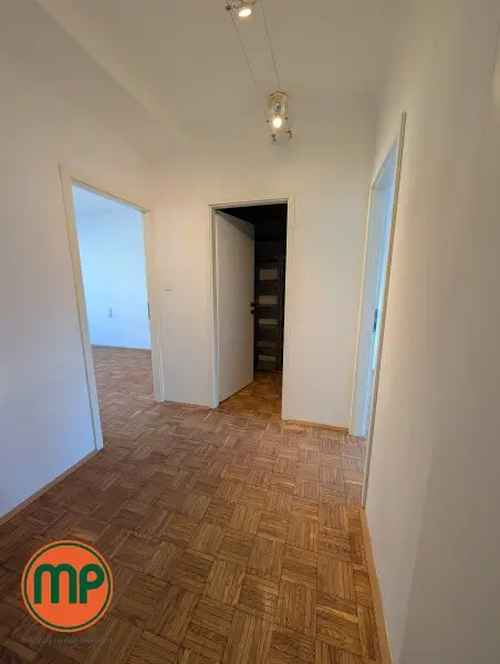 Großzügige Eigentumswohnung mit Parkett – Top City-Anbindung mit U1