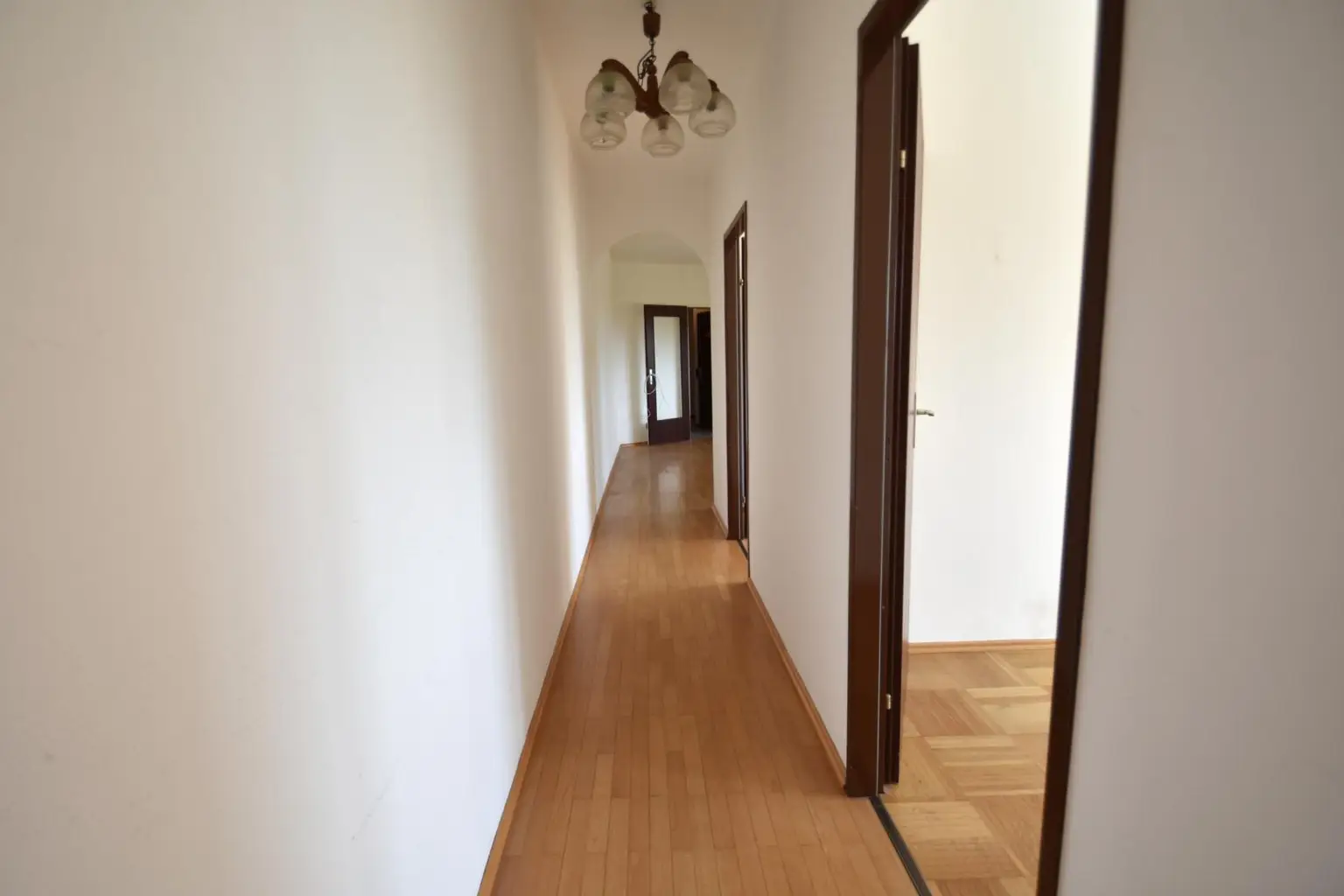 Geräumige 4 Zimmer Wohnung mit Loggia und Garagenstellplatz!