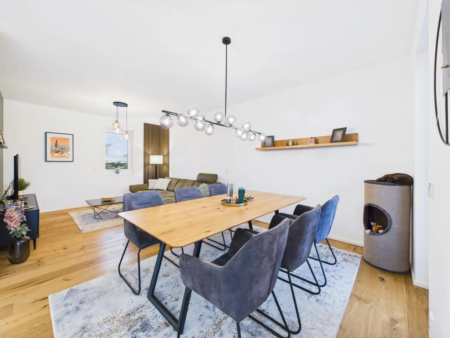 Wohn- und Essbereich 6