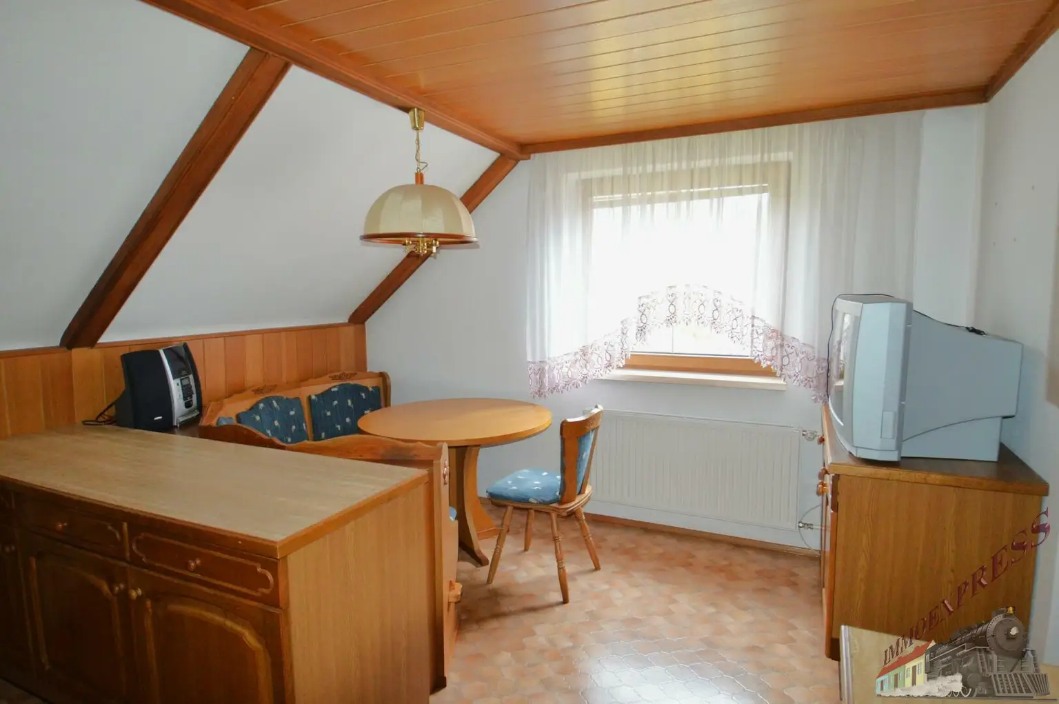 Ein-/ Zweifamilienhaus in ruhiger Aussichtslage
