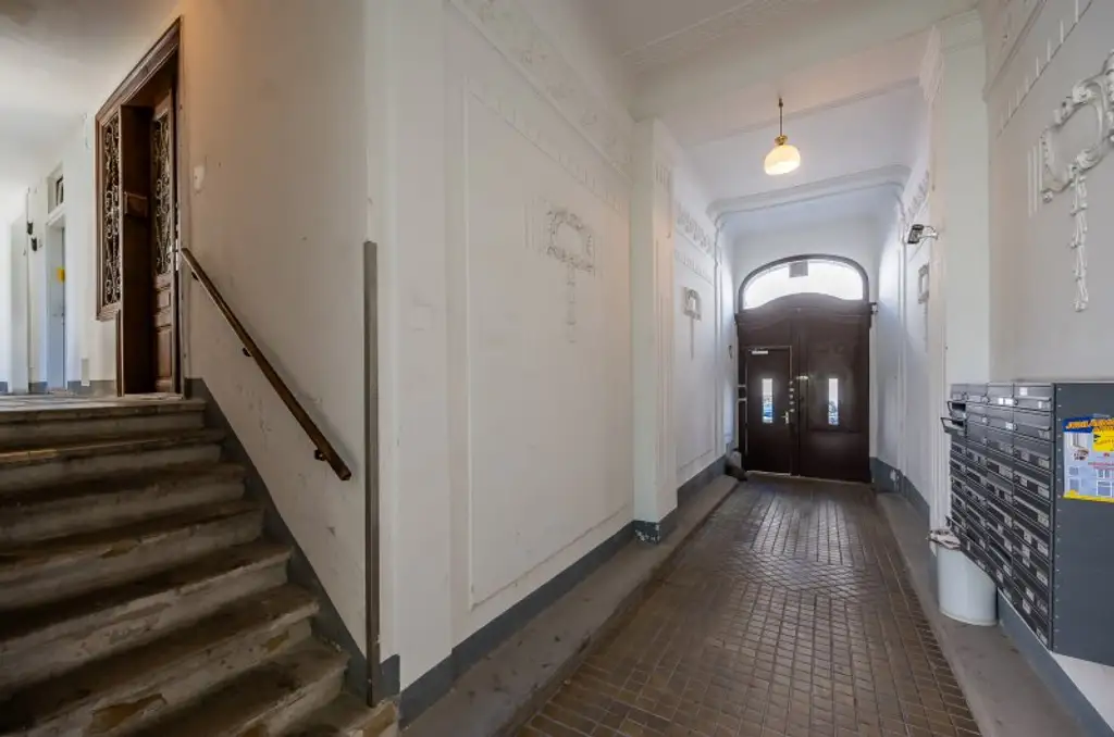 ++NEU++ Sanierungsbedürftige 2-Zimmer Altbau-Wohnung