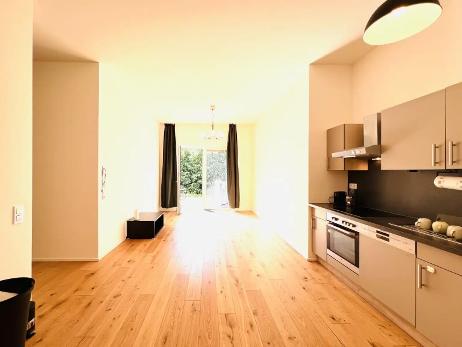 Q11 - Charmante Gartenwohnung: Lichtdurchflutet und Perfekt Aufgeteilt
