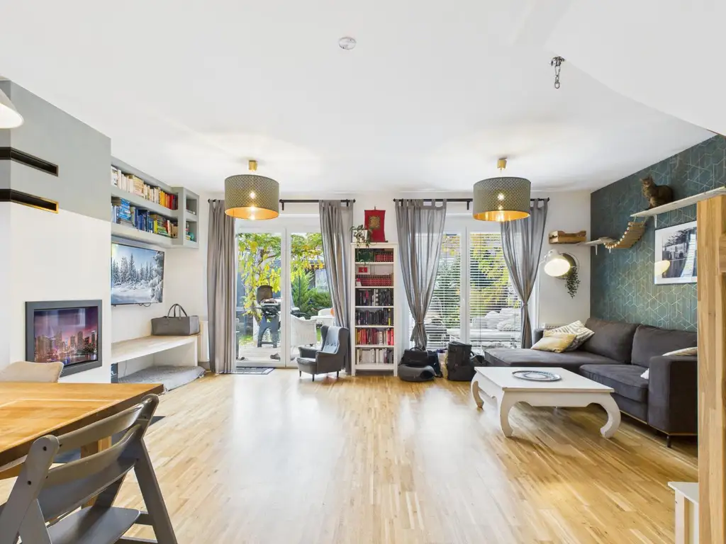 Neuwertige Doppelhaushälfte mit TOP Ausstattung in ruhiger Ortsrandlage