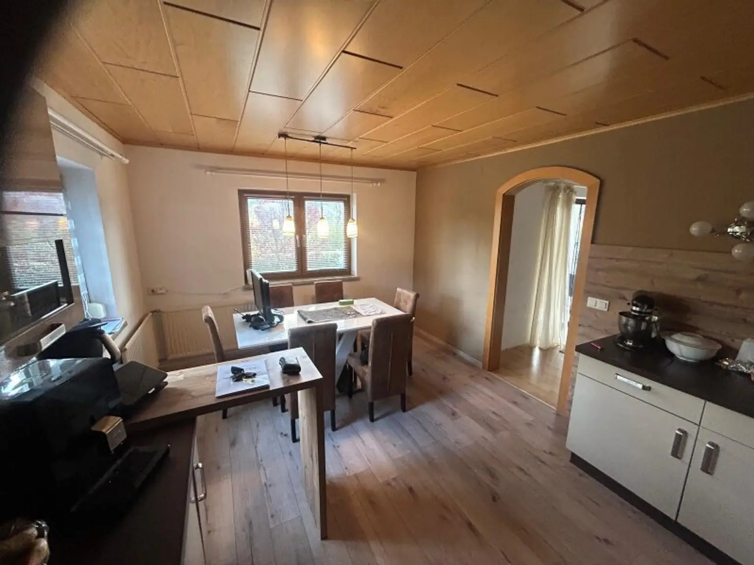 Eigennutzen oder Vermieten: Modernisiertes Zweifamilienhaus 195m² mit 6 Zimmern in verkehrsgünstiger Lage zur St Veiter Strasse , in Kärnten  € 419.000