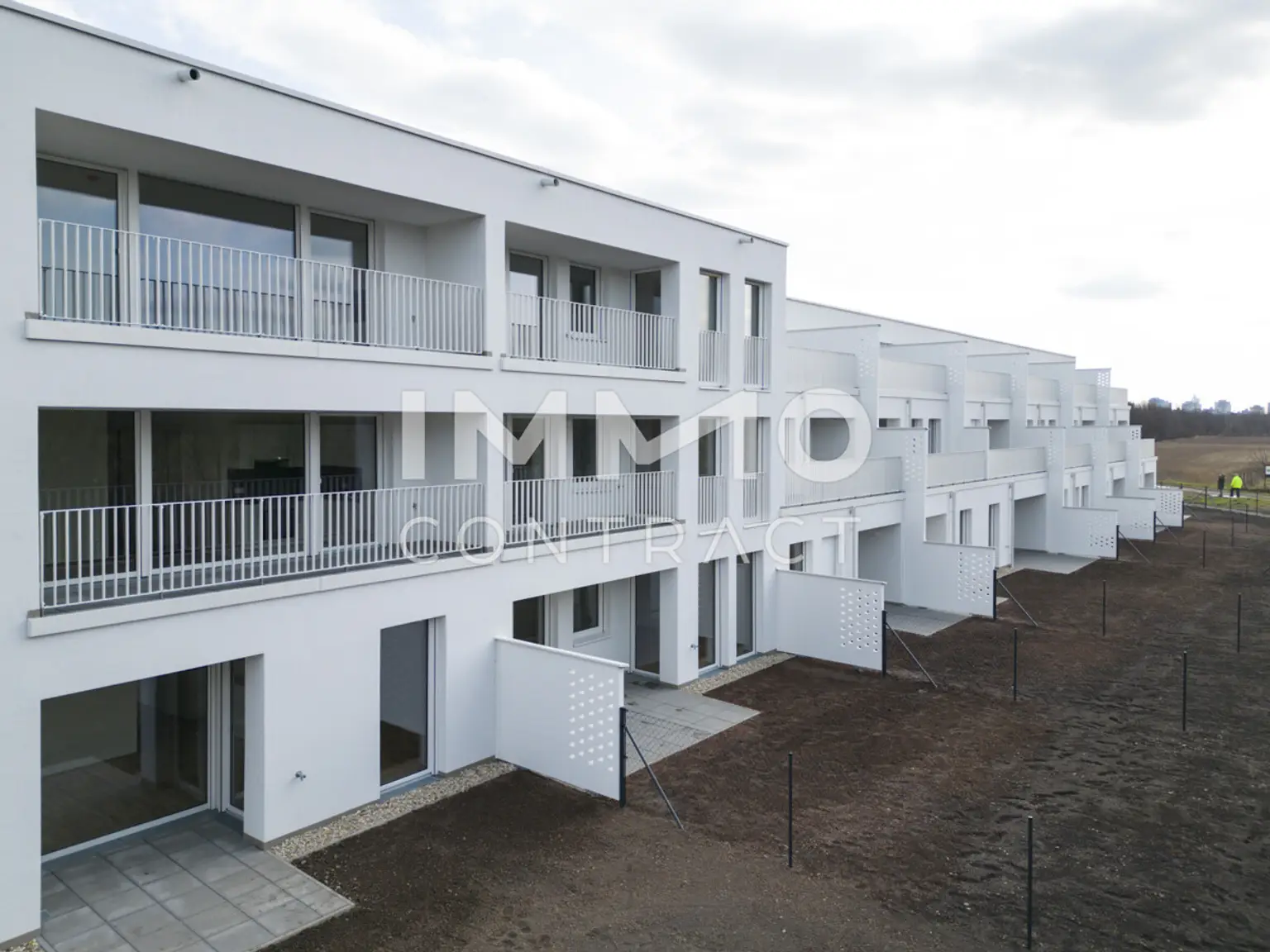 EDI N° 7 - Wunderschöne, helle 3 - Zimmer - Gartenwohnung mit riesigem Garten