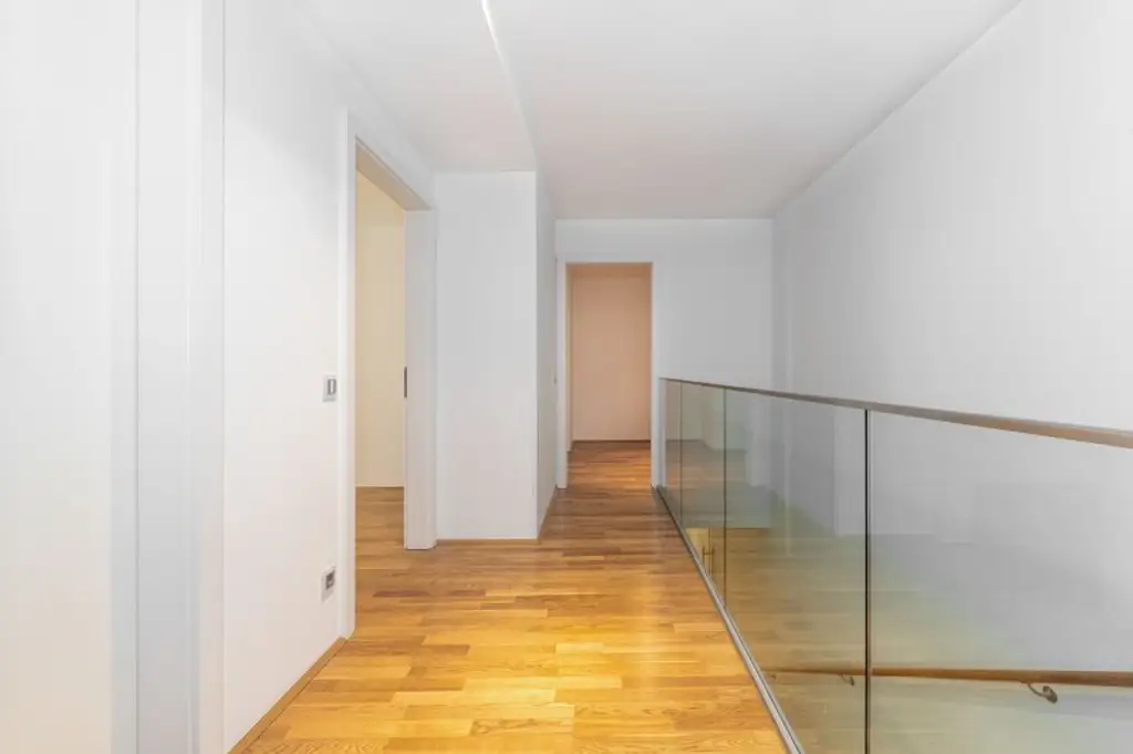 Seltene Gartenmaisonette in Botschaftsviertel mit Parkplatzmöglichkeit