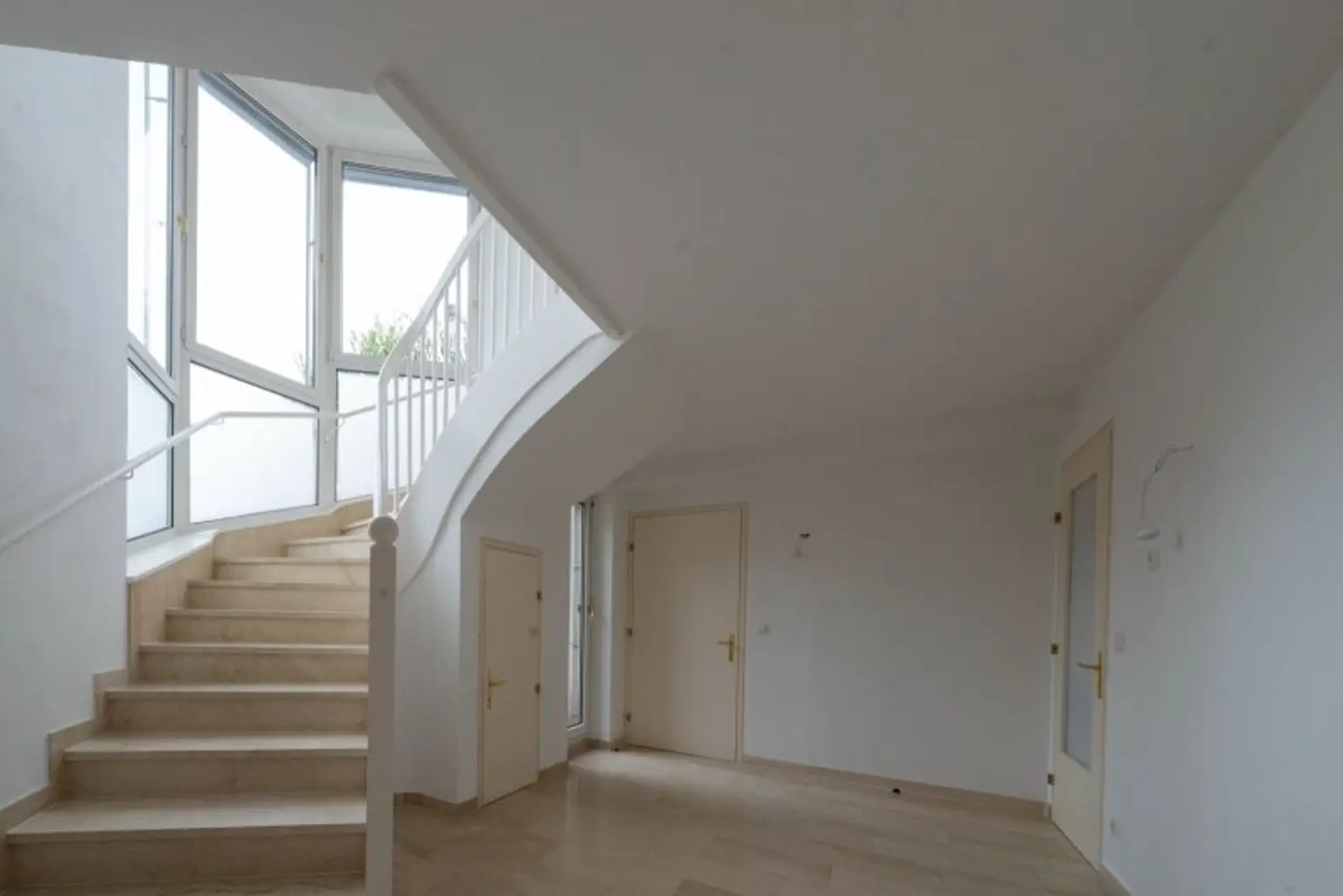 Großzügige Dachgeschoßwohnung in begehrten Wohnlage nahe dem Belvedere