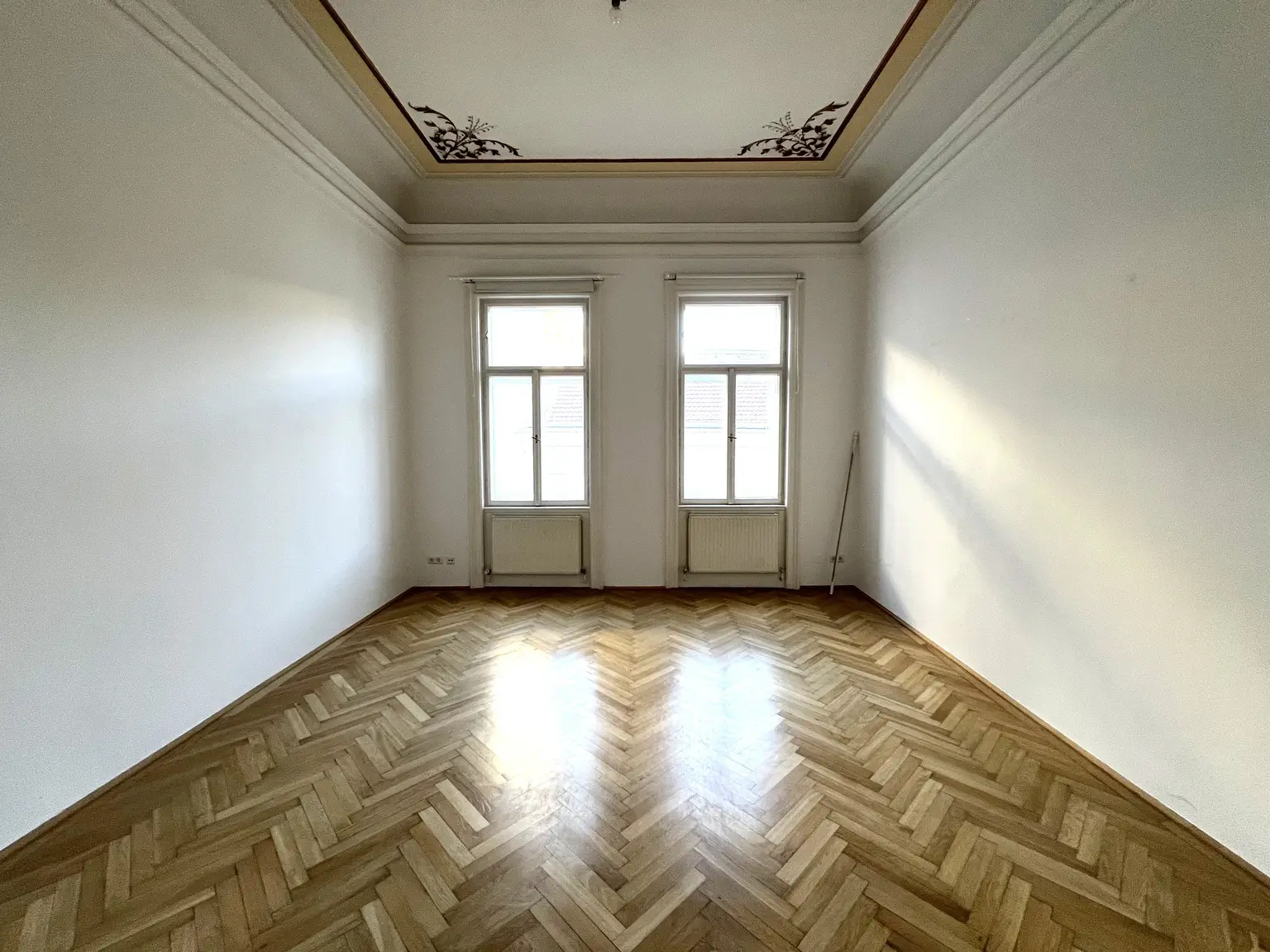 Prunkvolle 6-Zimmer Wohnung im repräsentativen Haus / Impressive 6-room-apartment in a representative building