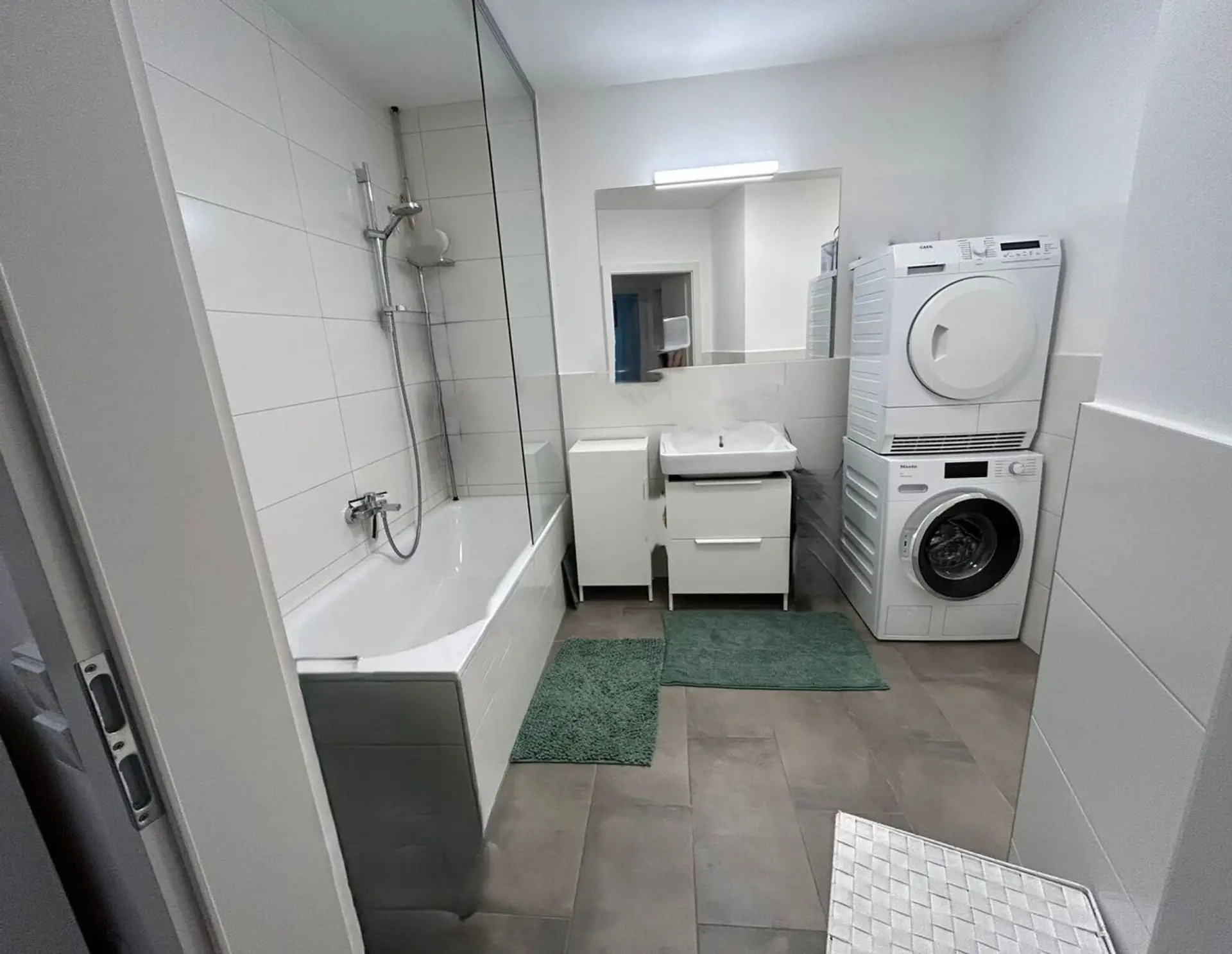 Moderne 2-Zimmerwohnung mit Loggia im Erdgeschoss