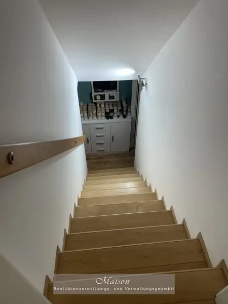 CHARMANTES ECKREIHENHAUS IN KLOSTERNEUBURG - 6 ZIMMER - GRÜNRUHELAGE - TERRASSEN - EIN ORT ZUM WOHLFÜHLEN !