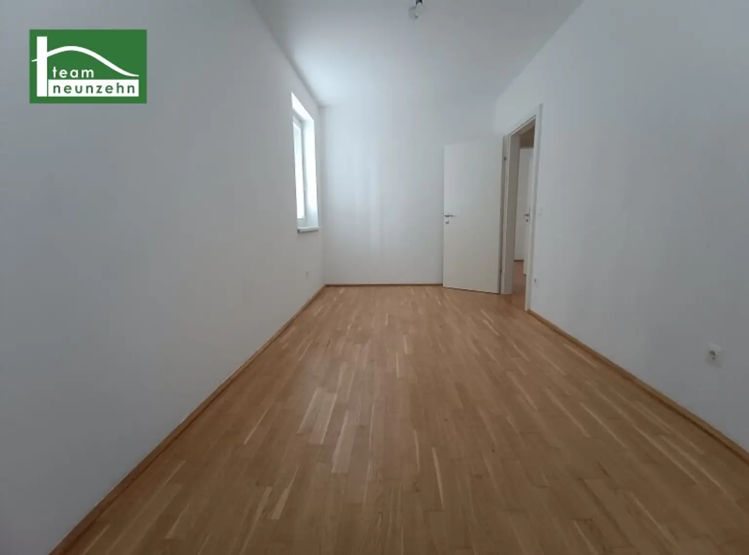 Lichtdurchflutete 4-Zimmer-Wohnung mit privater Außenfläche